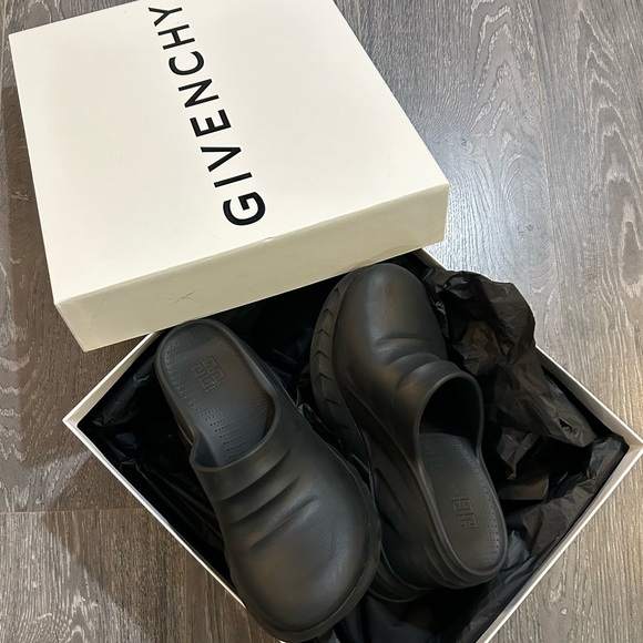 Givenchy Marshmallow Clogs in Black size 8 - Picture 2 of 5